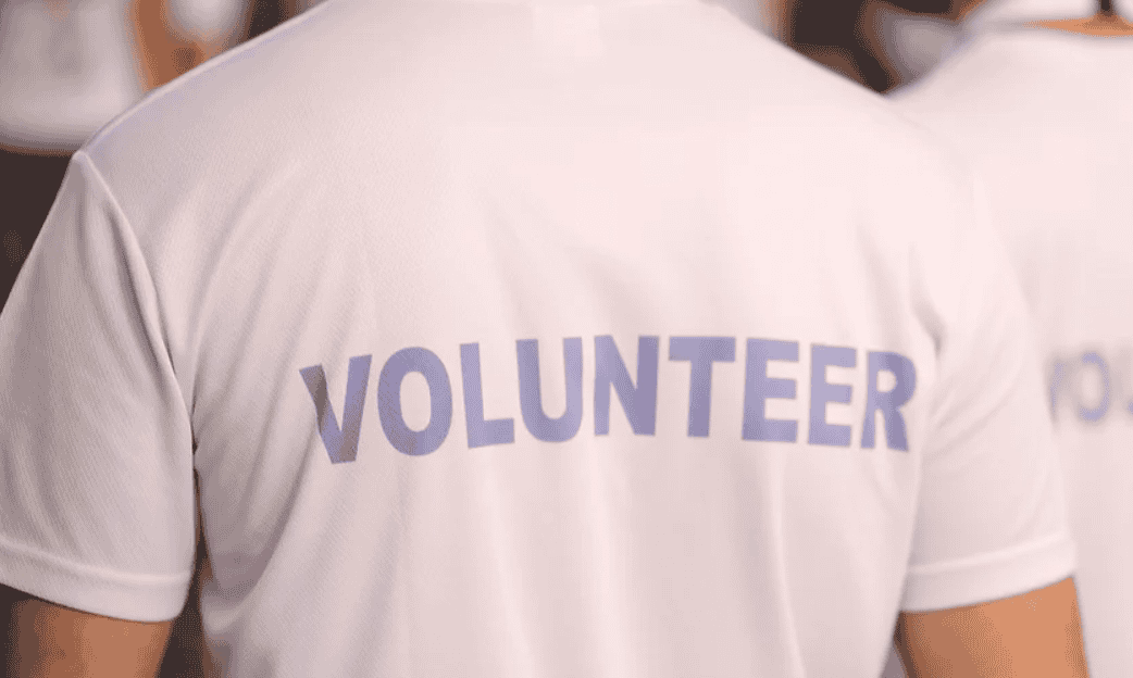 Graphic encouraging people to volunteer with ElderLink